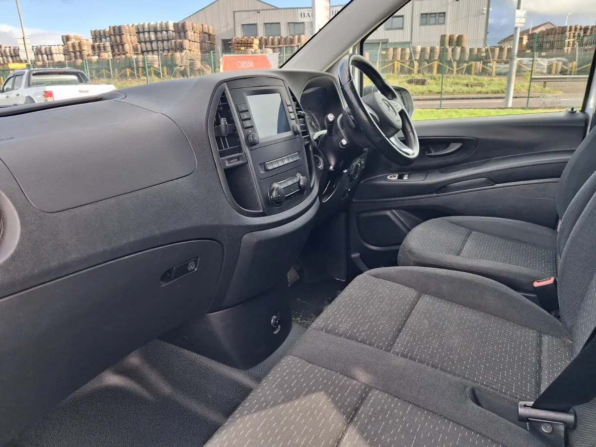 2022 Mercedes Benz Vito Panel Van - Image 3