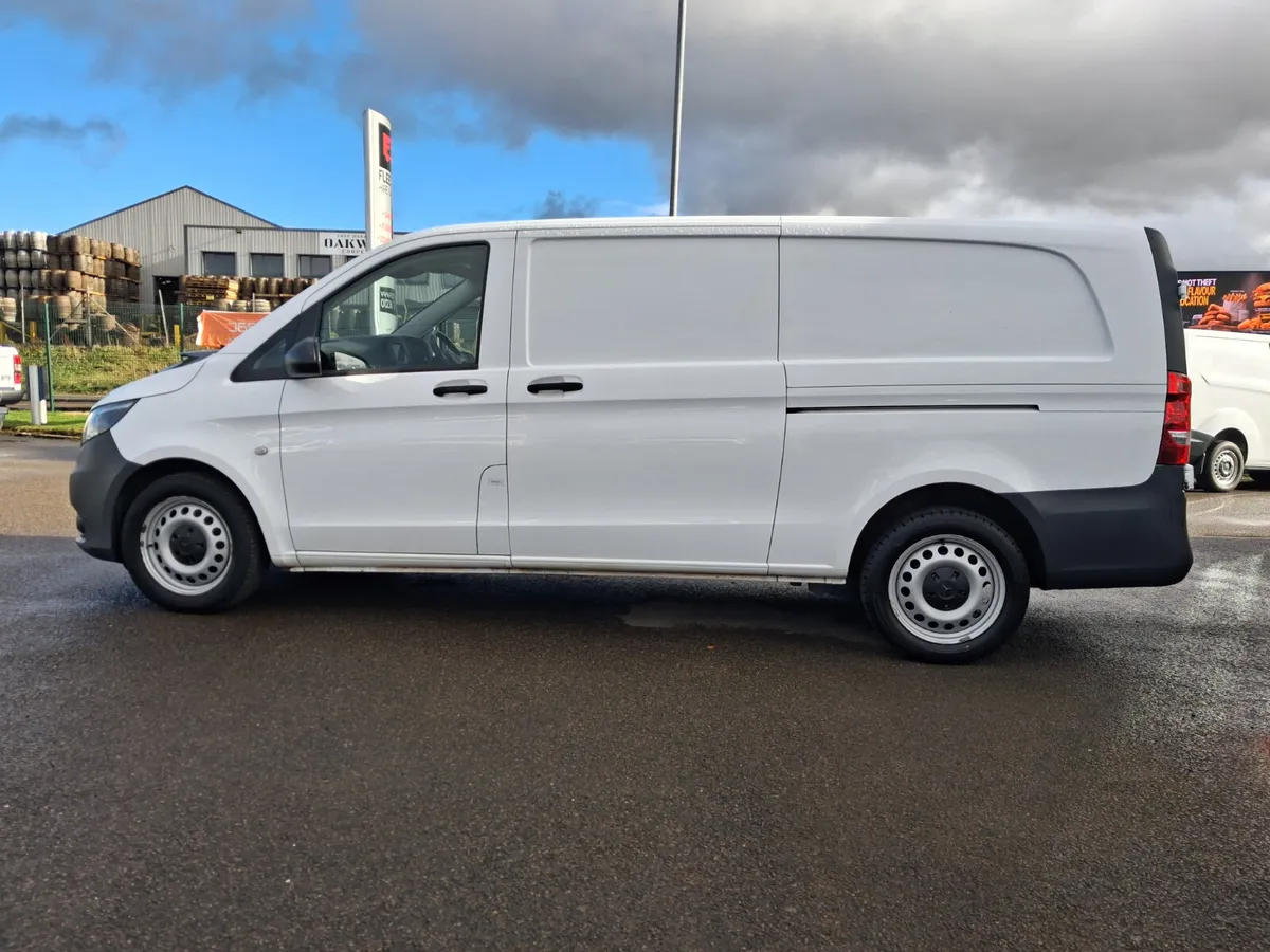 2022 Mercedes Benz Vito Panel Van - Image 4