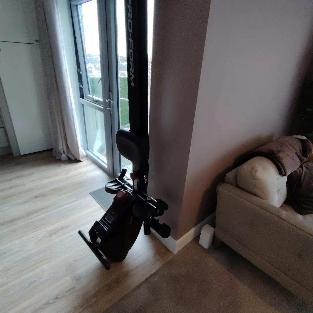 Exercise rowing machine - Image 4