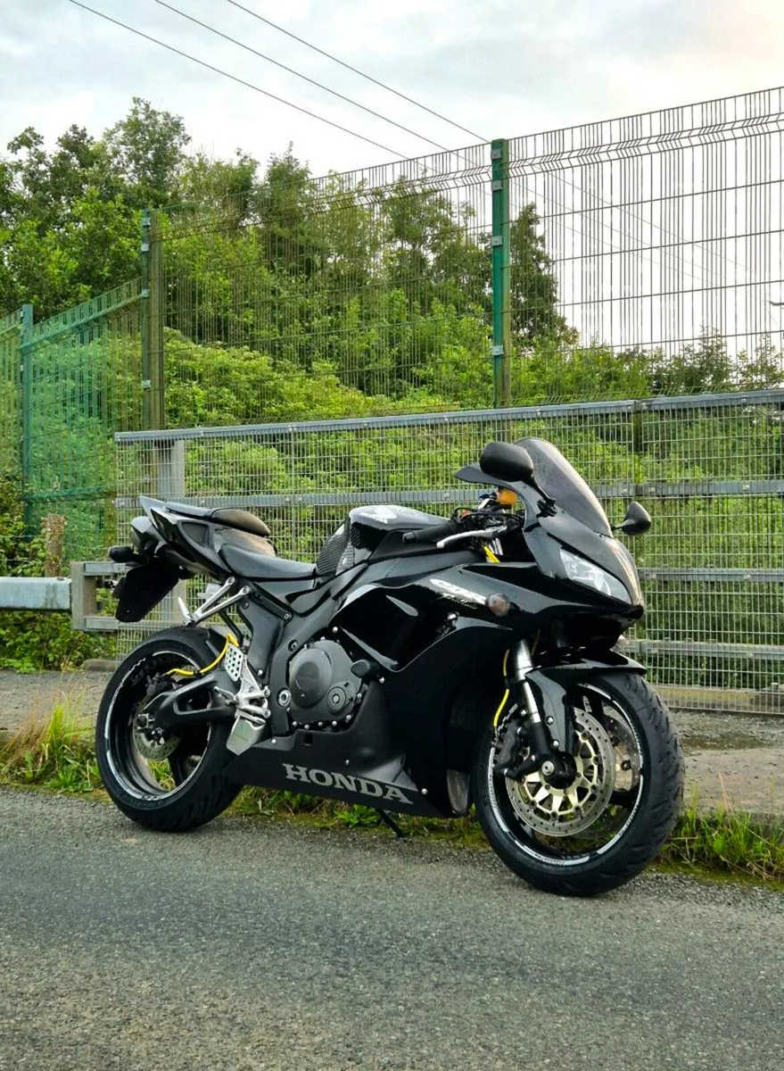 Honda cbr1000rr - Image 1