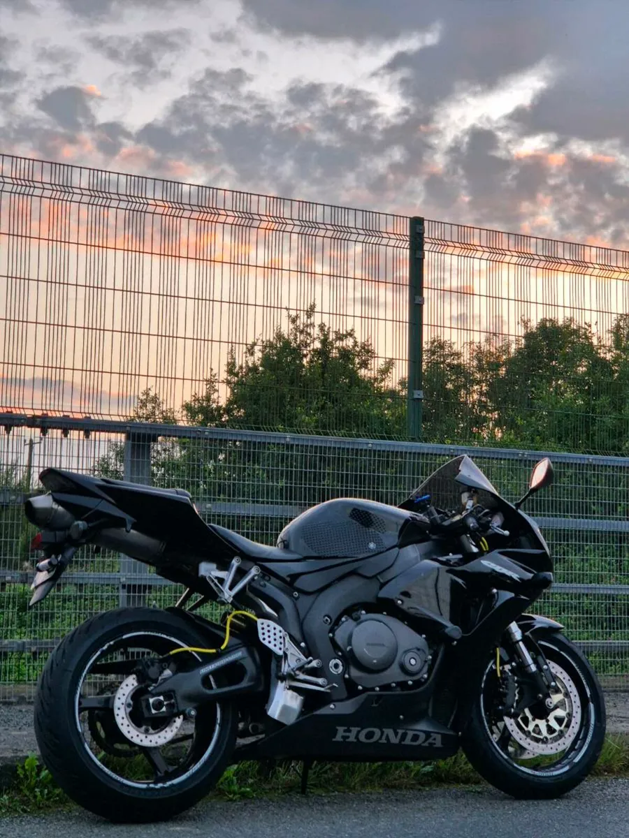 Honda cbr1000rr - Image 4