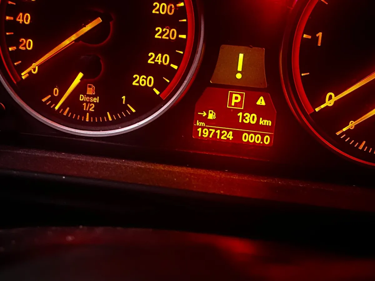 Bmw 520d for parts or repair - Image 2