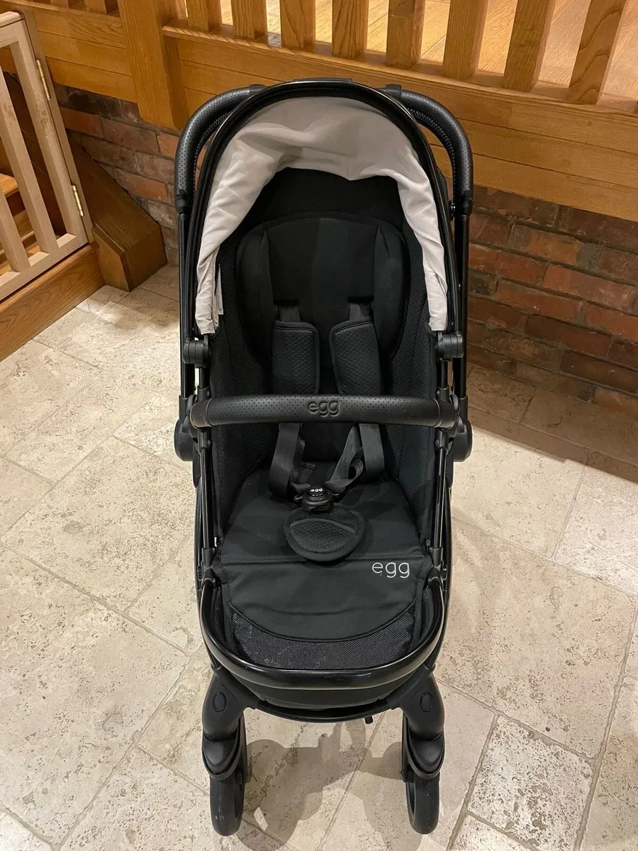 EGG 2 Buggy and Bassinet with extras - Image 4