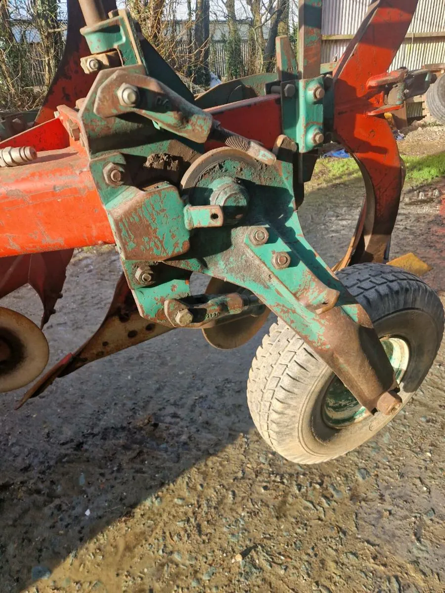 Kverneland plough - Image 3