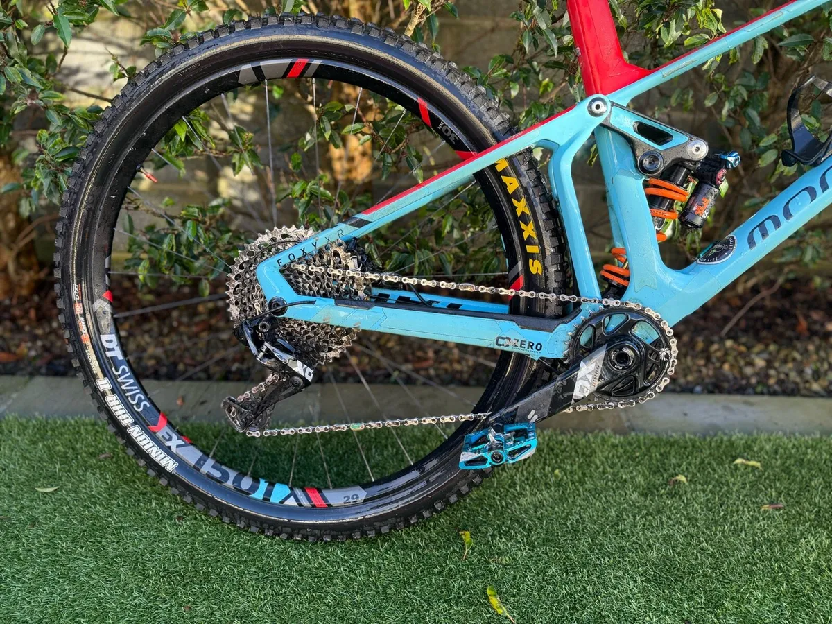 Mondraker Foxy carbon XR enduro bike - Image 3