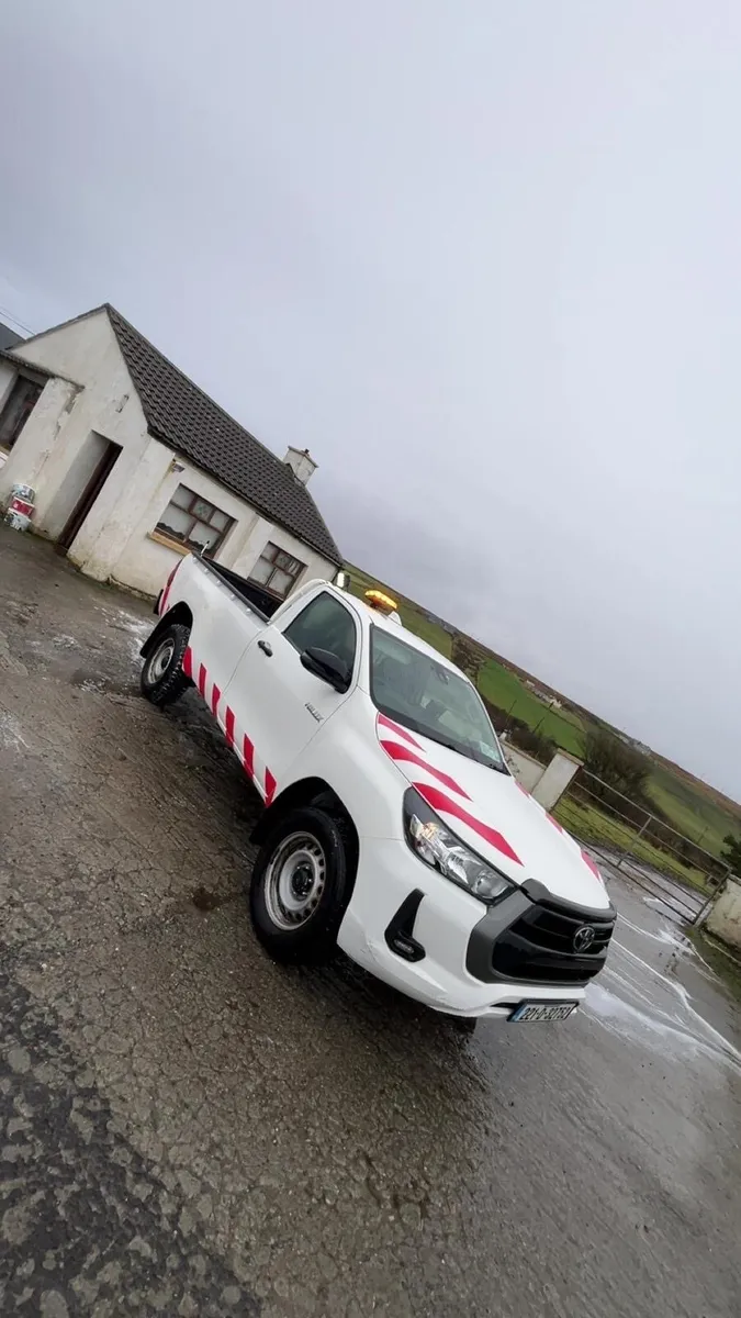 Hilux single cab - Image 2