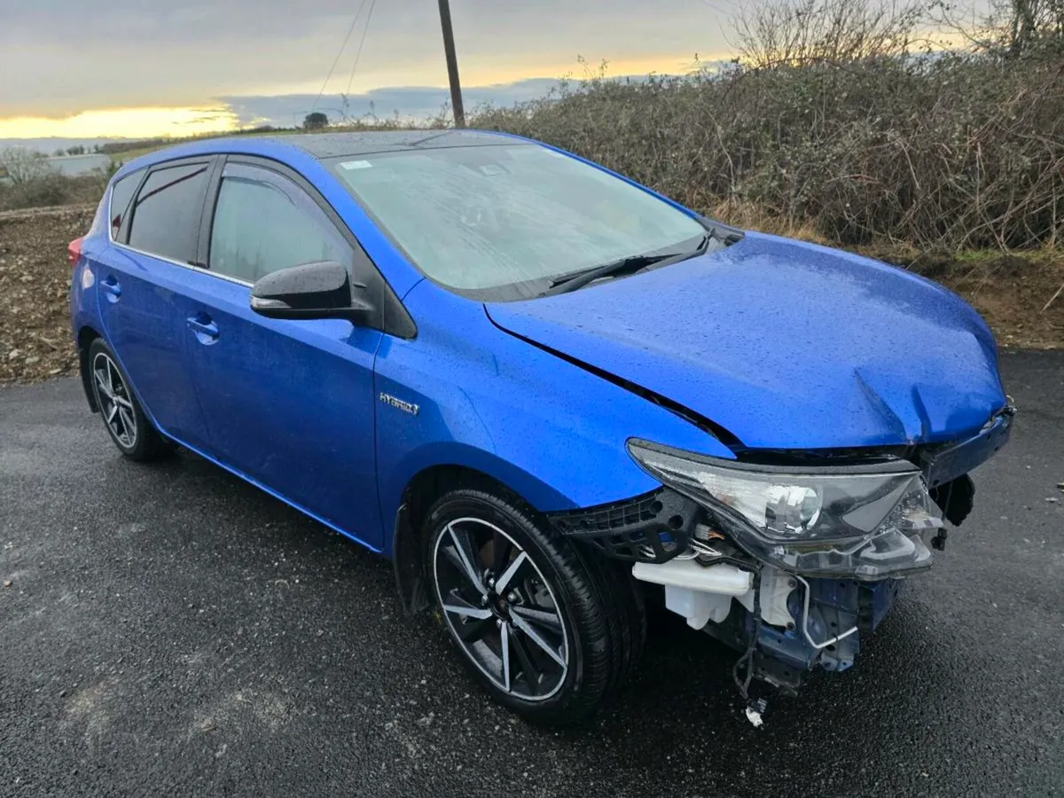 Toyota Auris Hybrid Luna Sport 2018 - Image 1