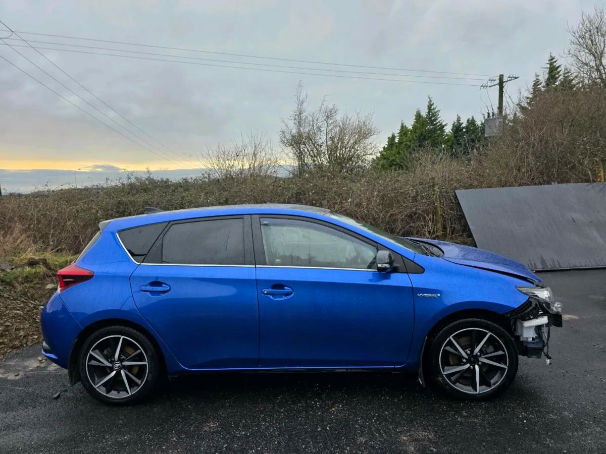 Toyota Auris Hybrid Luna Sport 2018 - Image 2