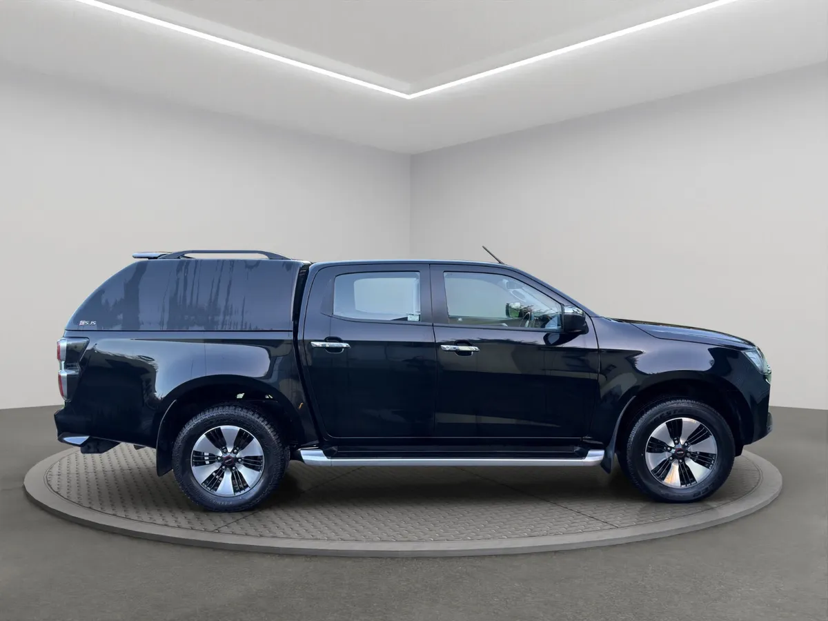 2016 Mitsubishi Shogun - Image 2