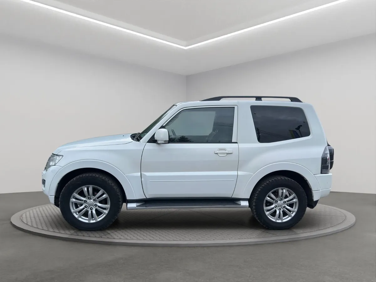 2016 Mitsubishi Shogun - Image 3