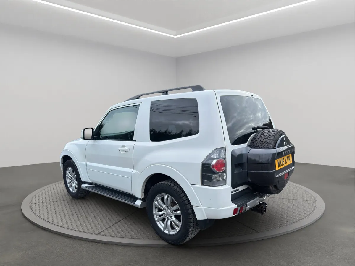 2016 Mitsubishi Shogun - Image 4