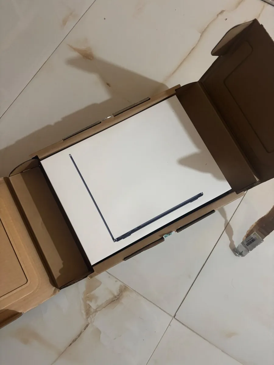 Apple MacBook Air 13.6 Inch | 2022 | M2 Chip - Image 4