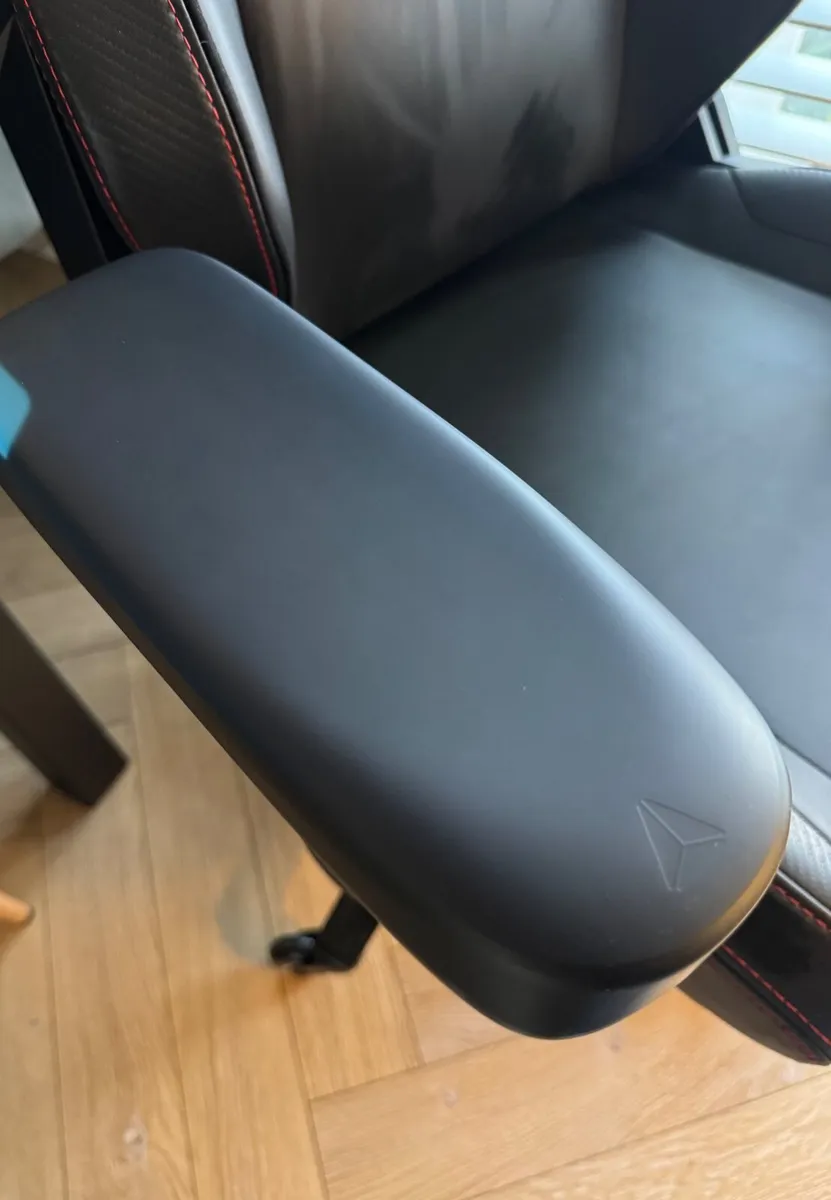 Secretlab gaming chair - Image 3