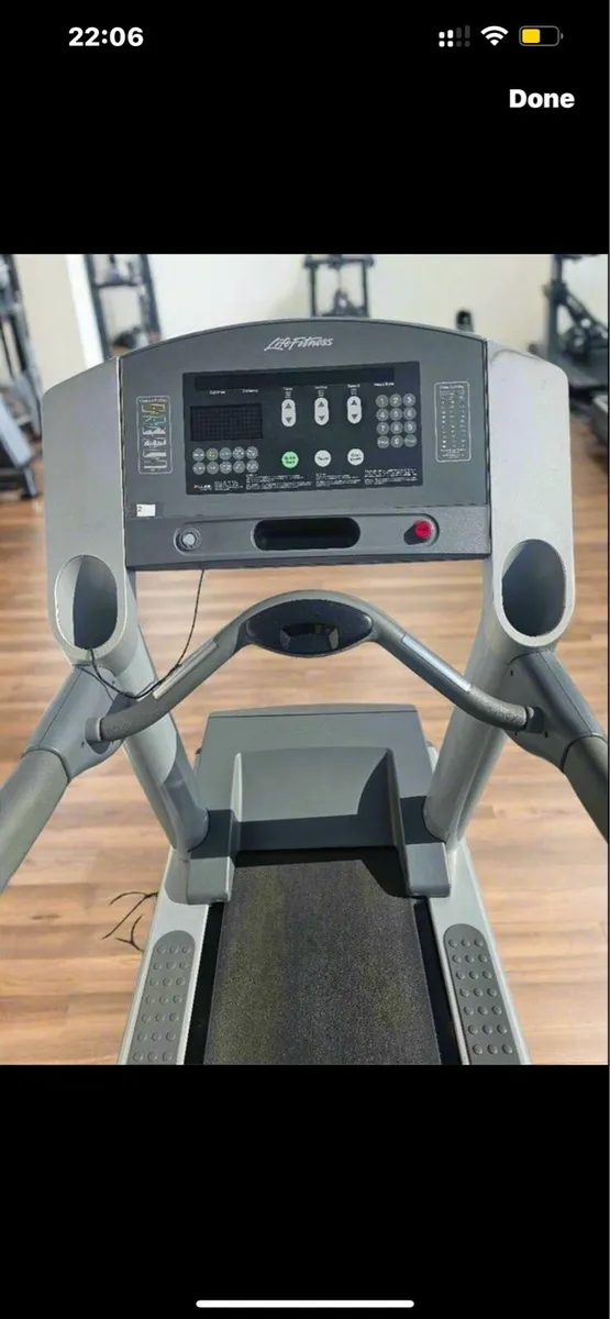 NEW CONDITION TREADMILLS LIFEFITNESS 95Ti - Image 2