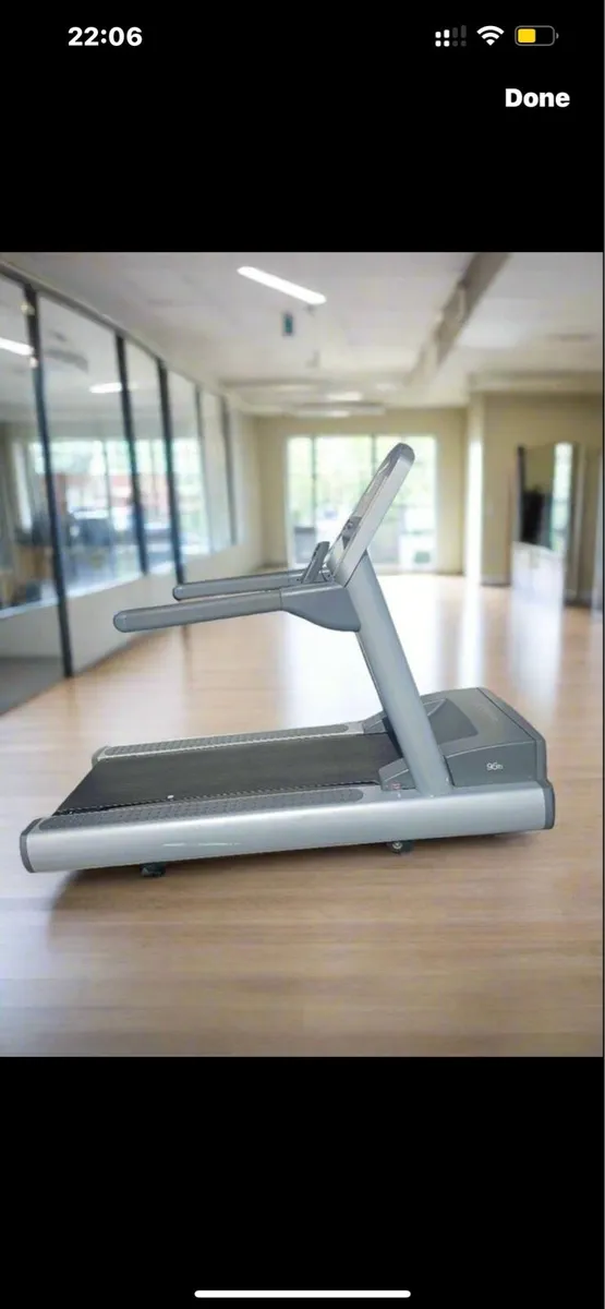 NEW CONDITION TREADMILLS LIFEFITNESS 95Ti - Image 3