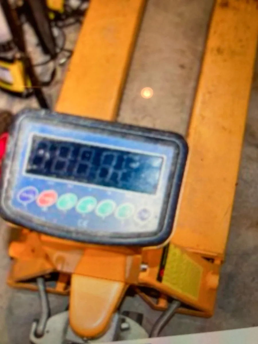 Hand Hydraulic Pallet Truck - Image 1