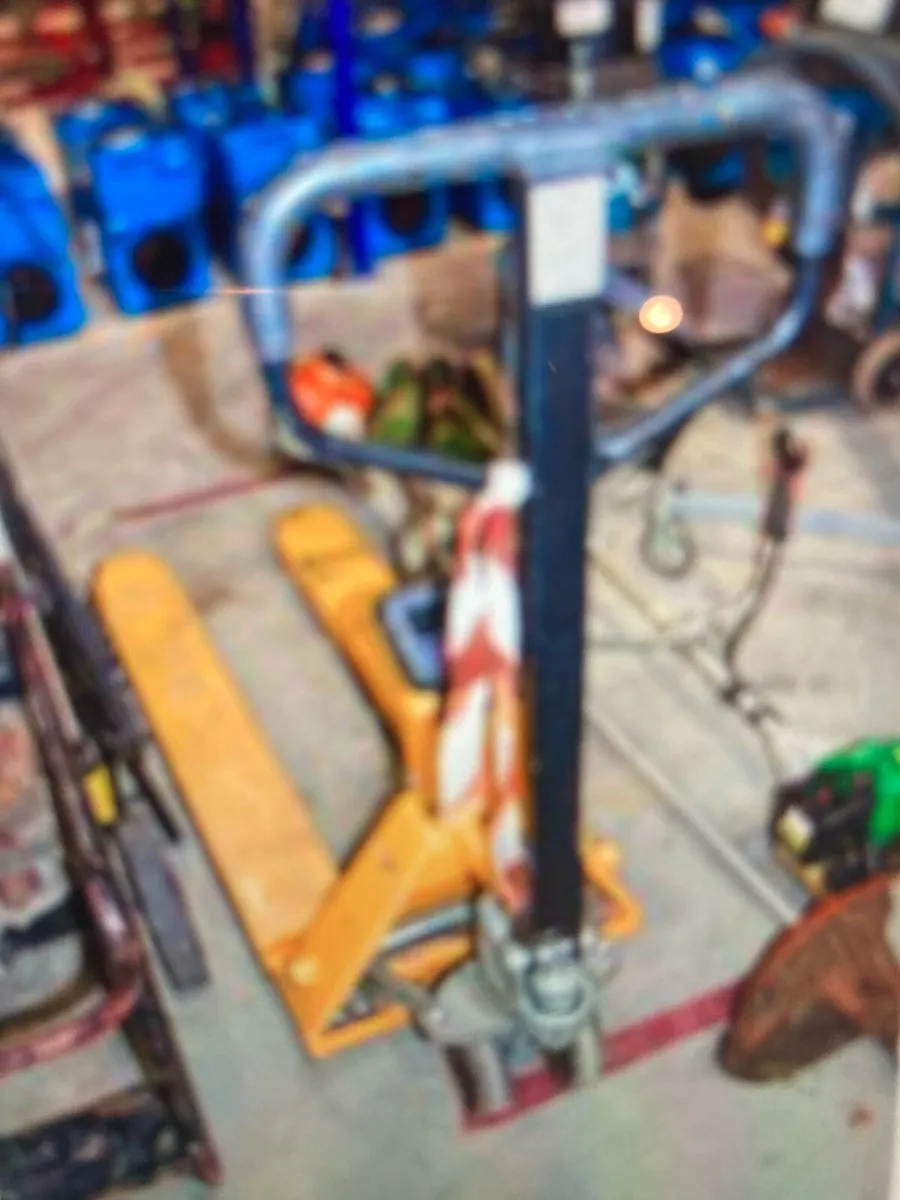 Hand Hydraulic Pallet Truck - Image 2