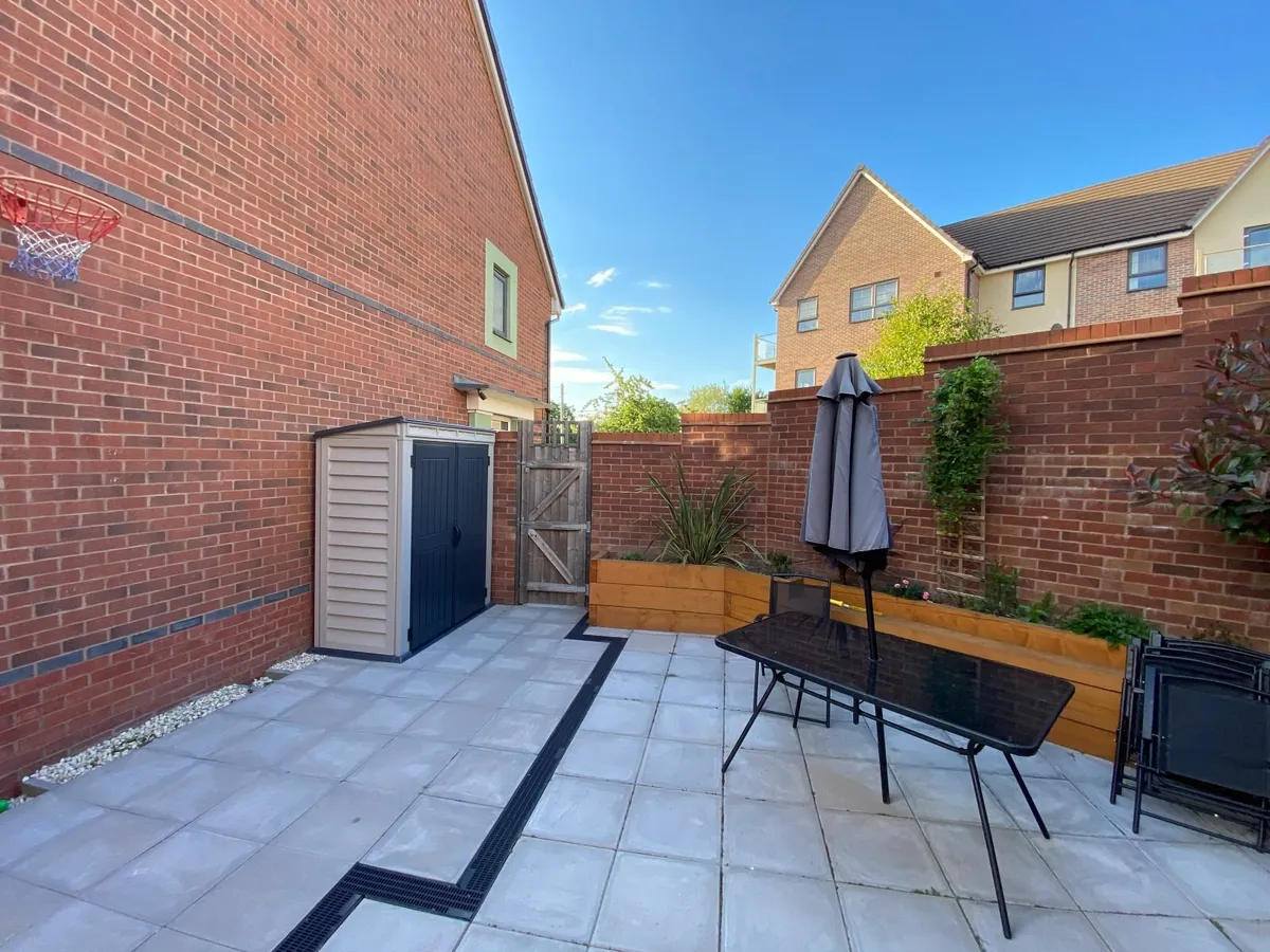 🏡 5×3 Duramax YardMate Pent Vinyl Garden Shed - Image 4