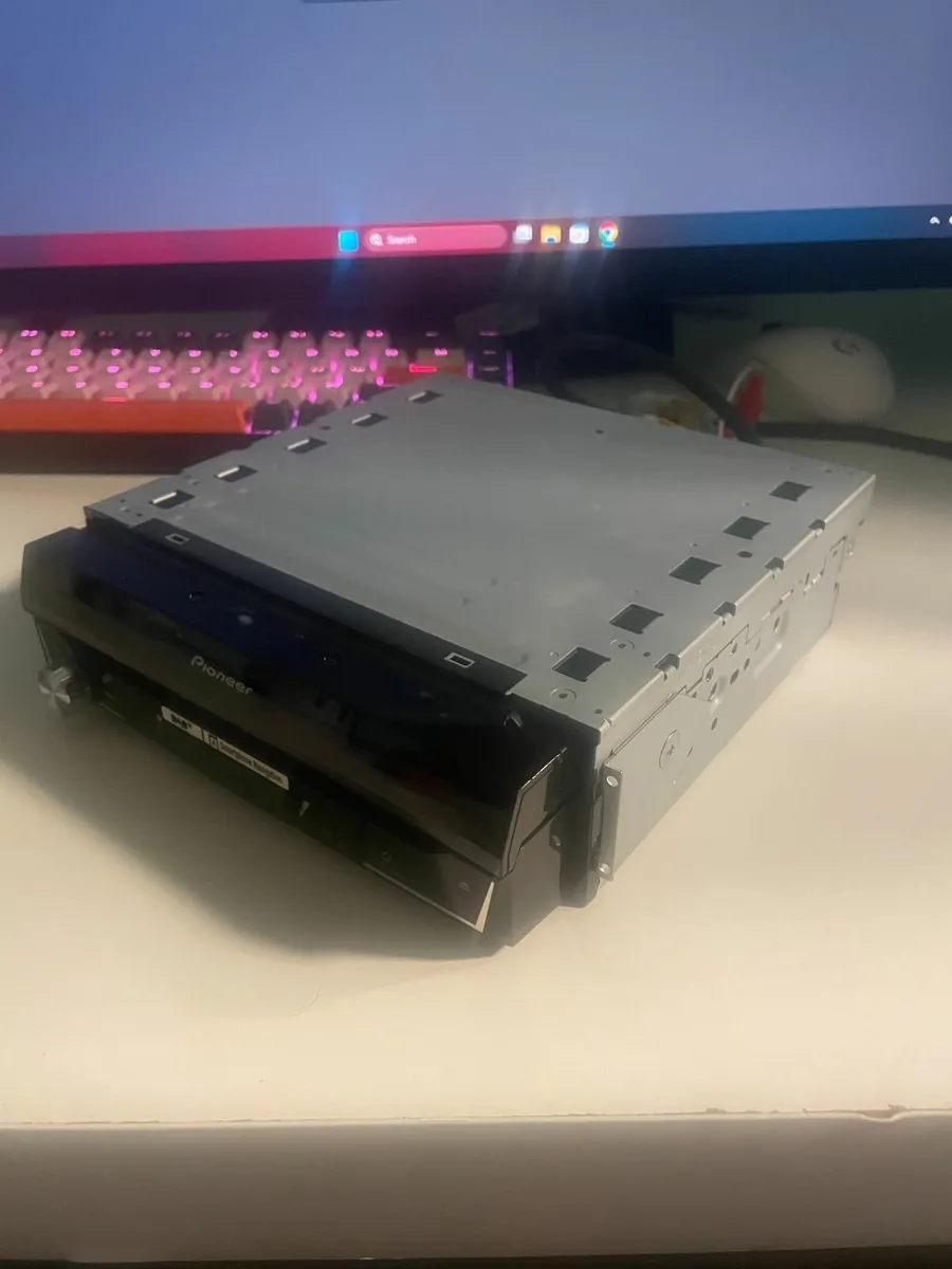 Pioneer car radio - Image 1