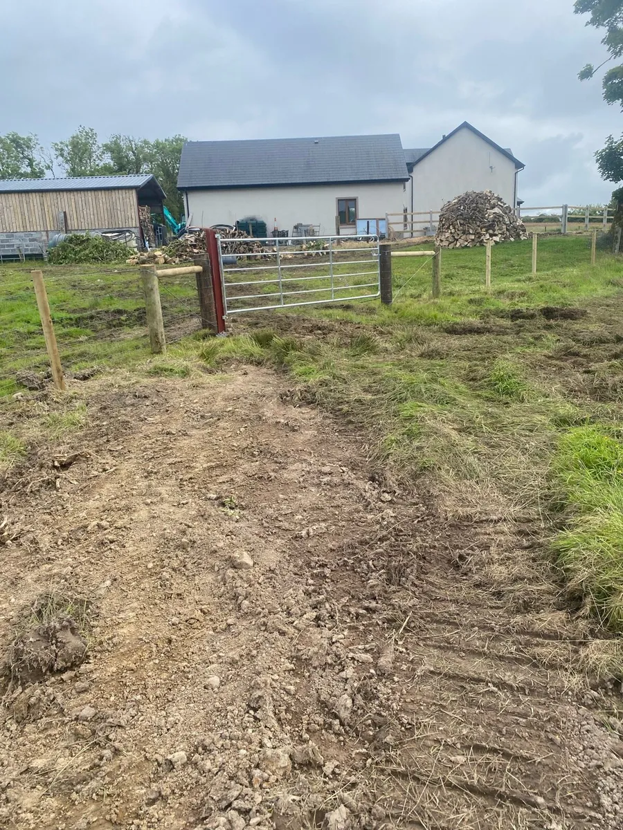 Fencing contractor - Image 2