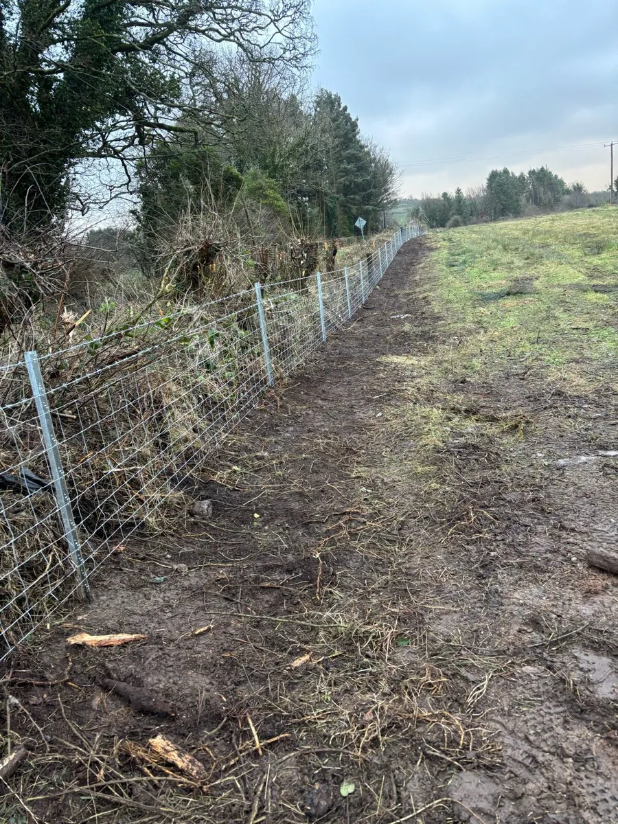 Fencing contractor - Image 1