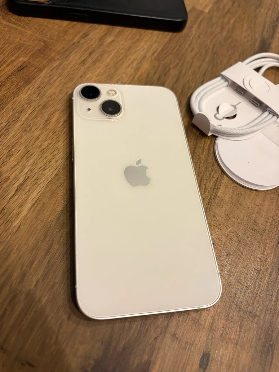 iPhone 13 - Image 4