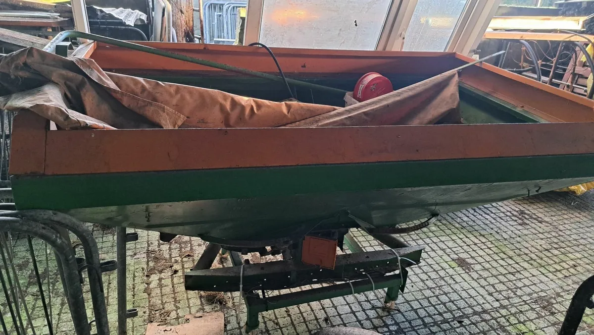 Fertiliser spreader - Image 4