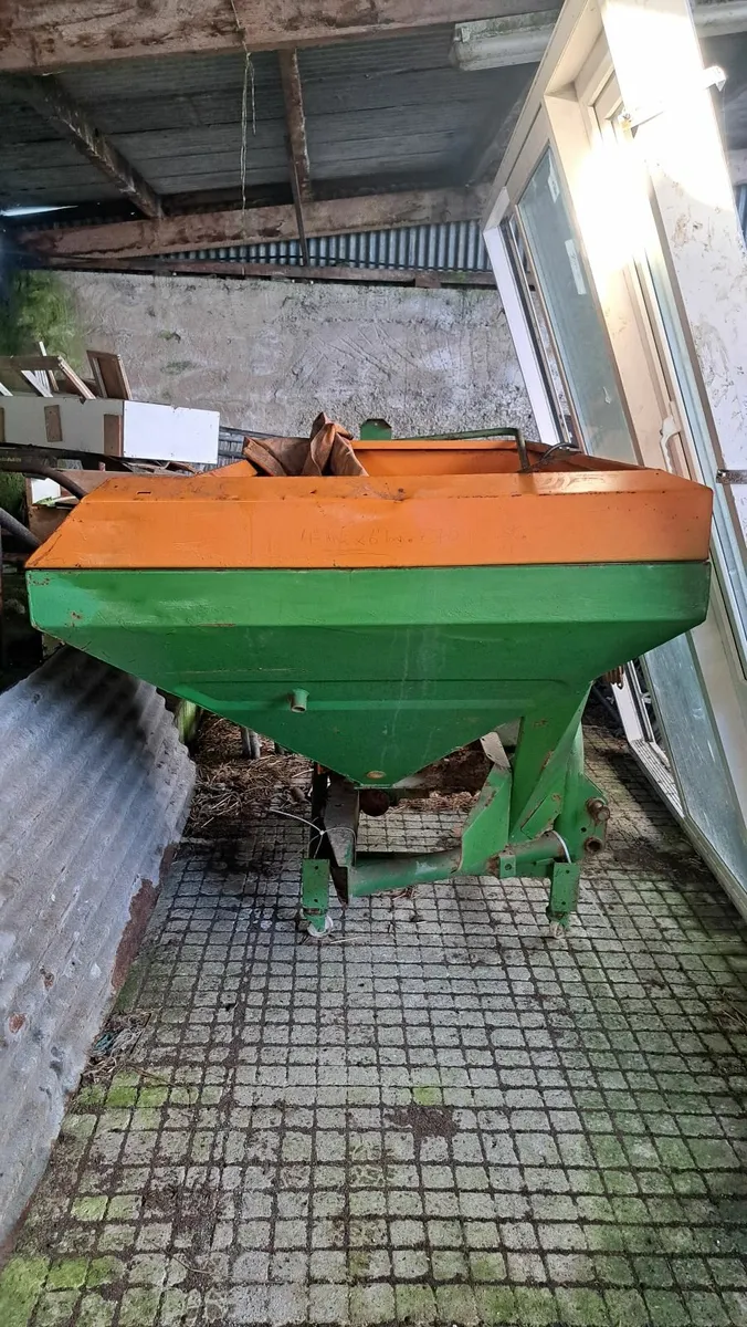 Fertiliser spreader - Image 2