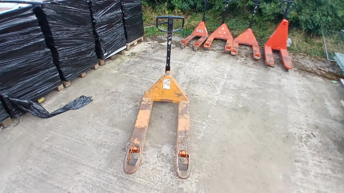 Used Pallet Trucks (ref:PT05) - Image 1