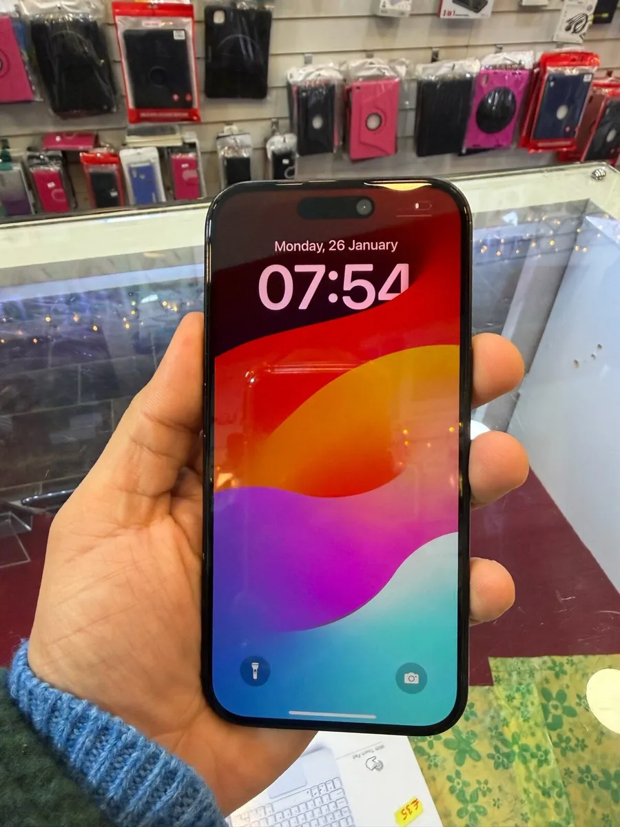 iPhone 15 unlocked - Image 4
