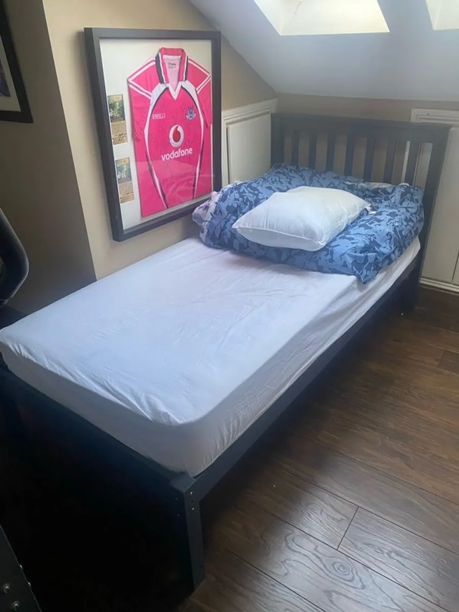 Double and single beds - Image 4