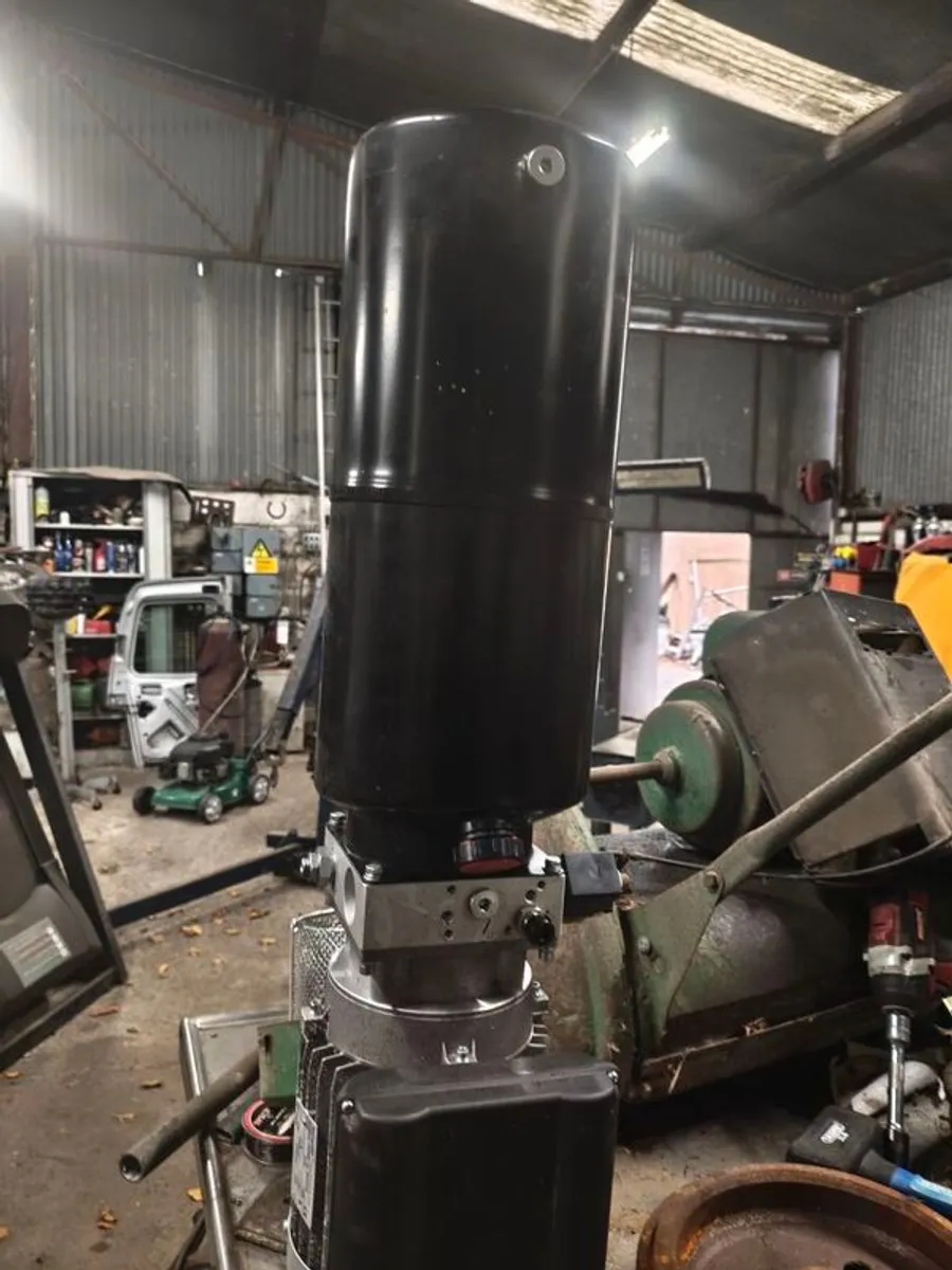 hydraulic motor and tank for 2post lift - Image 2