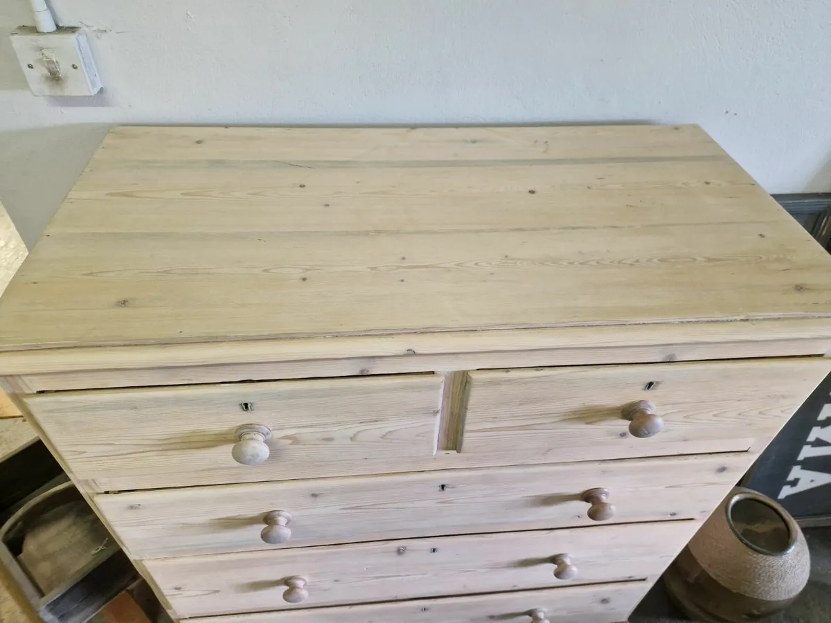 Large Victorian pine chest of drawers - Image 4