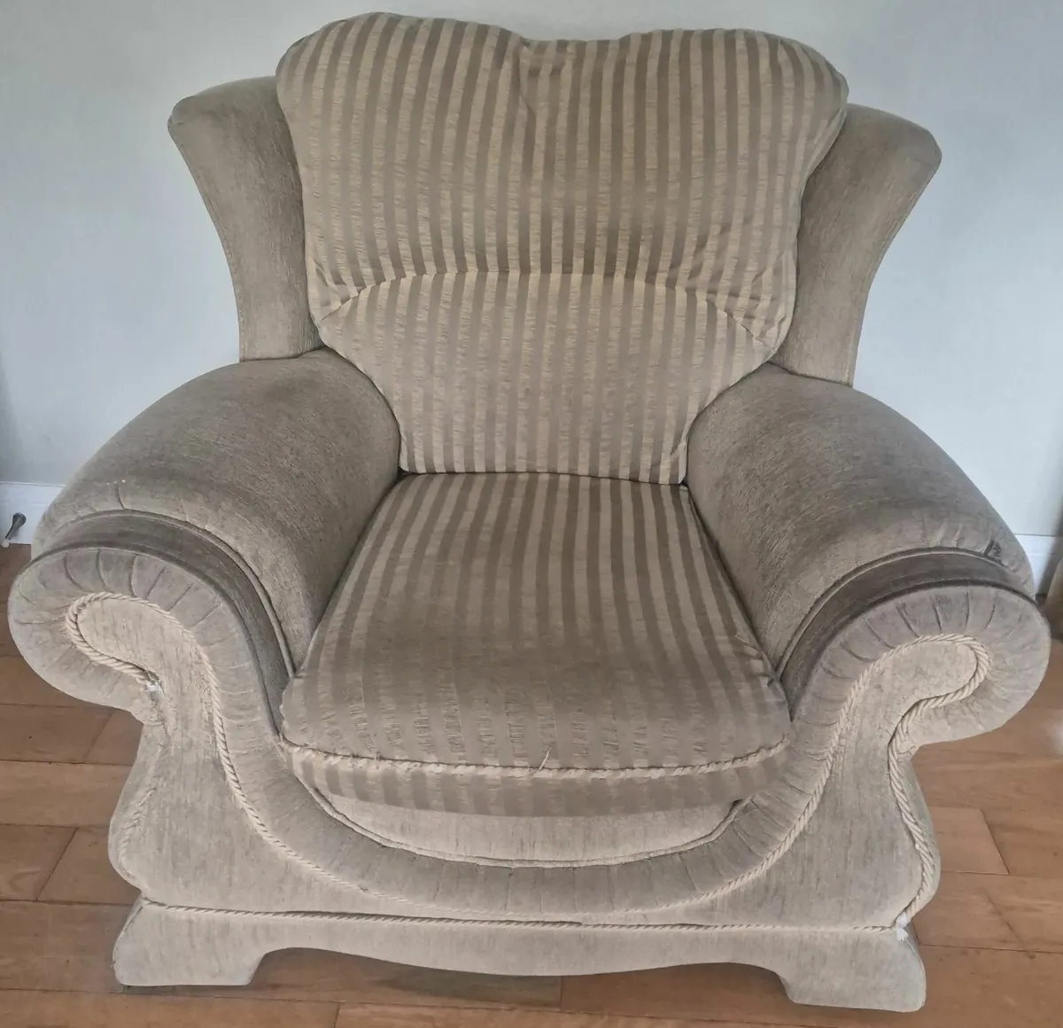 Suite of Furniture. Couches, coffee table, pouffe. - Image 4