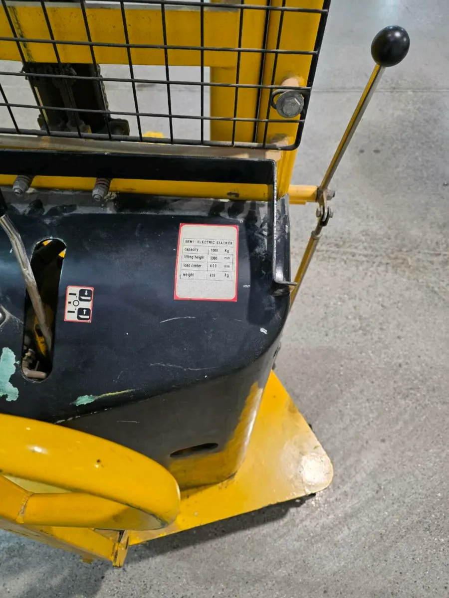 Pallet stacker - Image 2