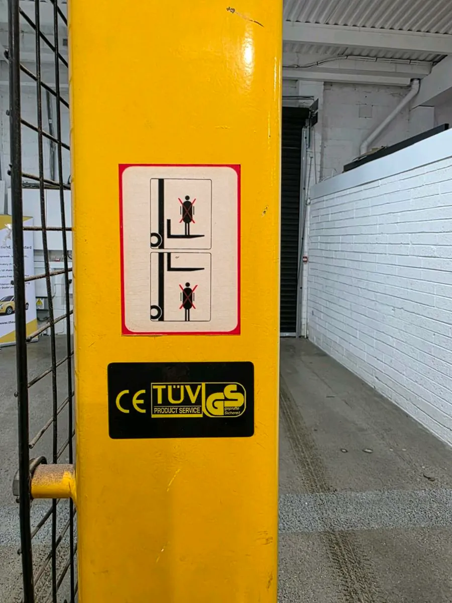 Pallet stacker - Image 3