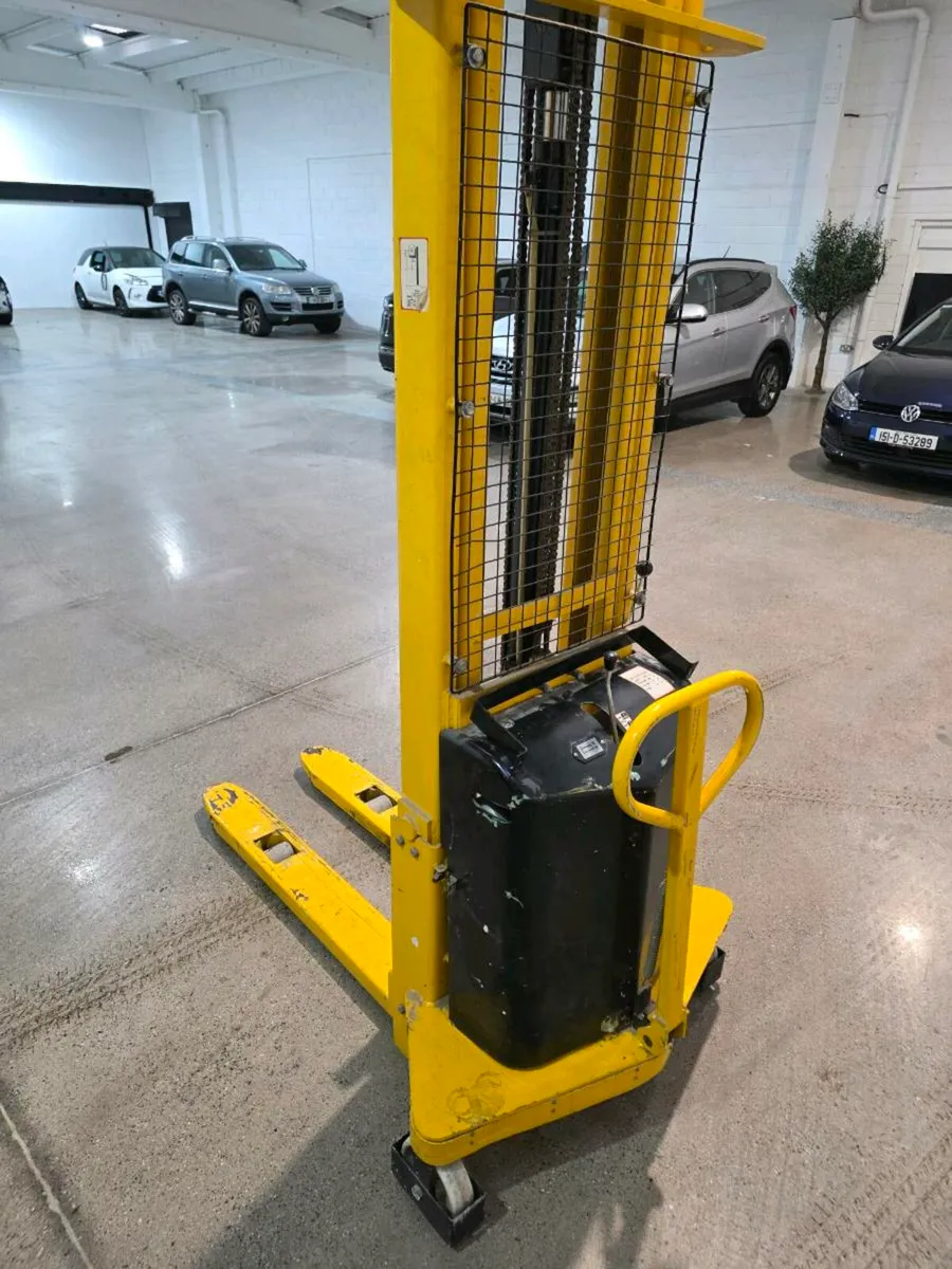 Pallet stacker - Image 4