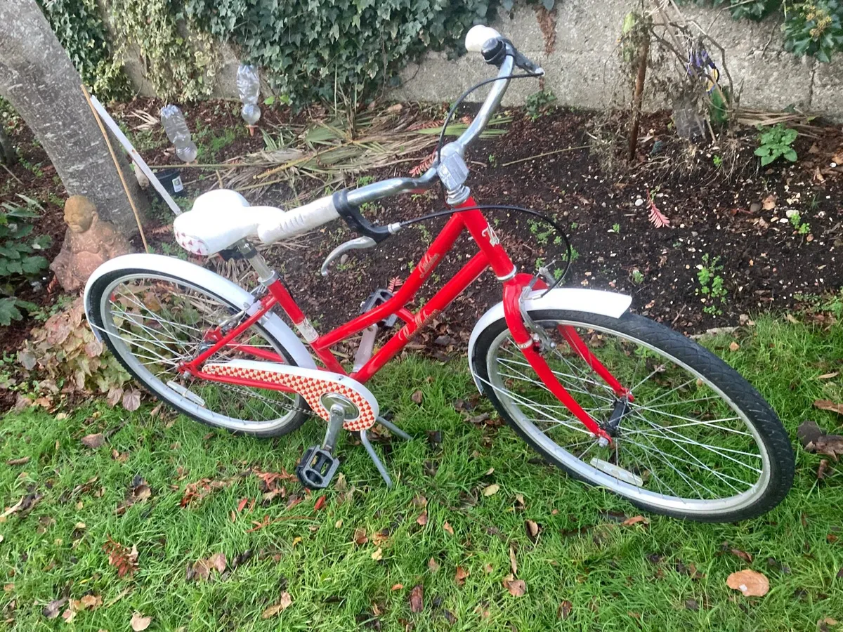 Pendleton Littleton Girls Bike - Image 1