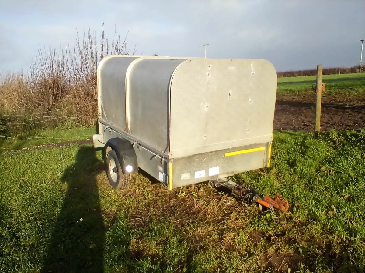 Sheep feeding and handling equipement - Image 4
