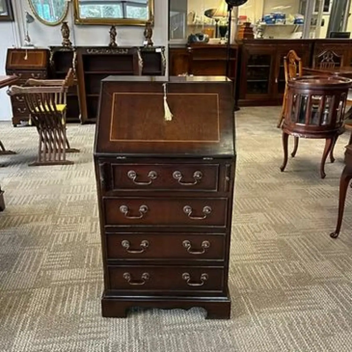 Fabulous mahogany writing bureau. Key included. Sw