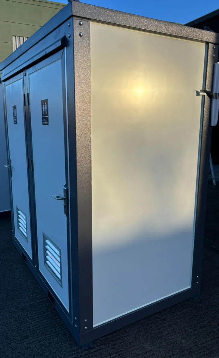 Double Toilets - Image 2