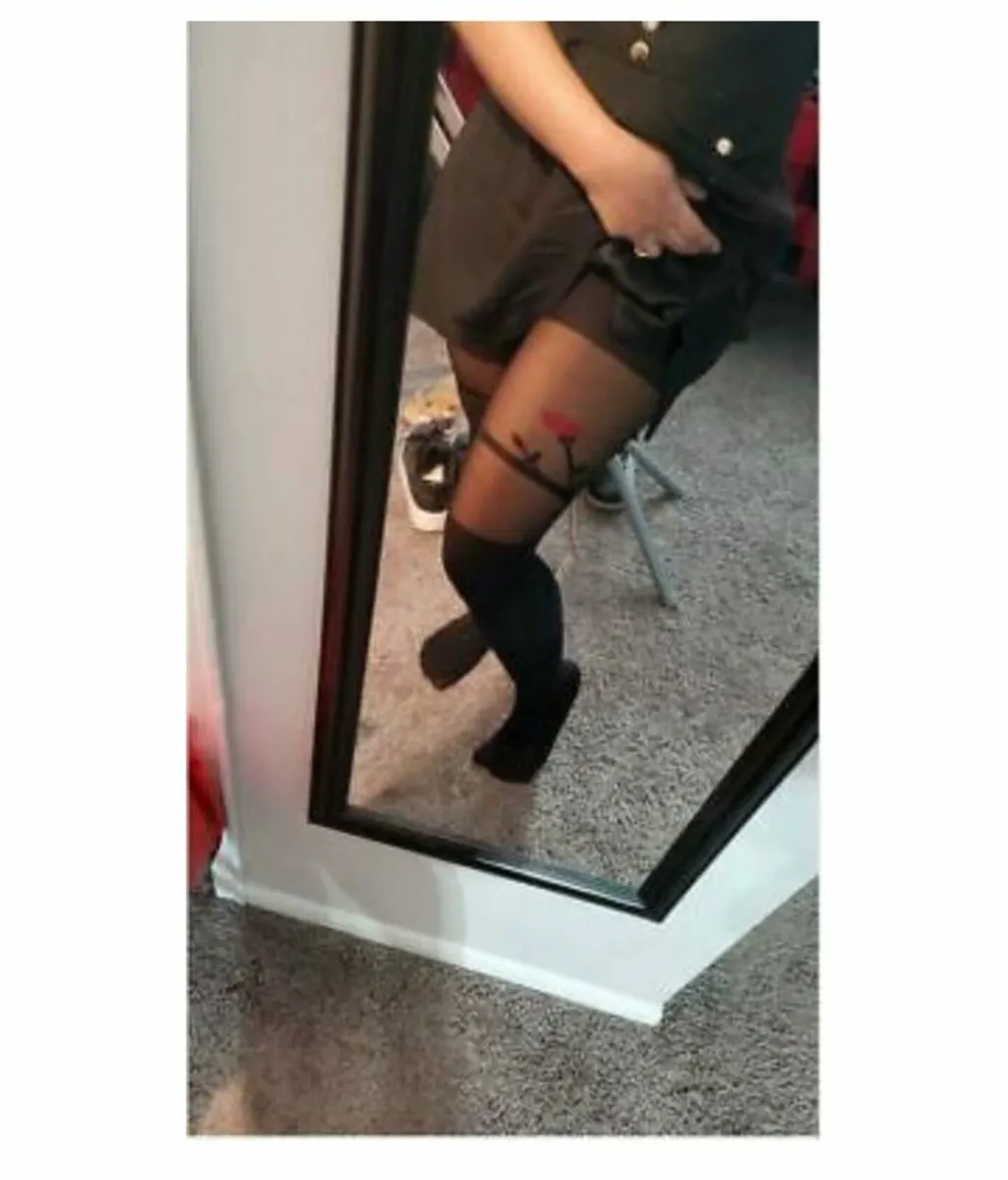 Woman tights with roses - Image 4