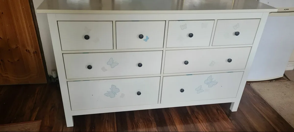 Large good quality chest of drawers - Image 1
