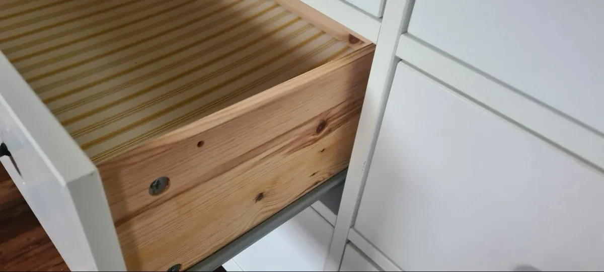 Large good quality chest of drawers - Image 3