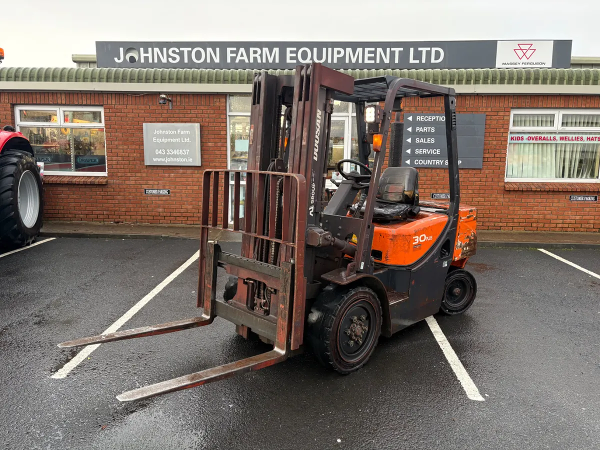 2017 Doosan 3 t Forklift - Image 1