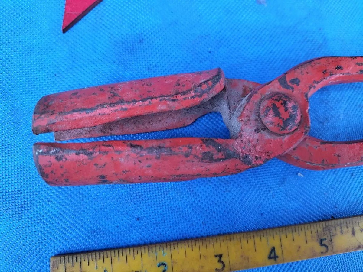 Blacksmiths Hollow Bit Tongs - Image 3