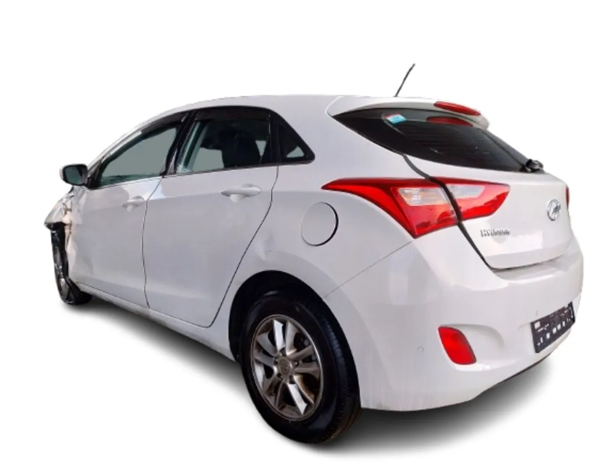 2015 HYUNDAI i30 For Breaking/Dismantling - Image 4