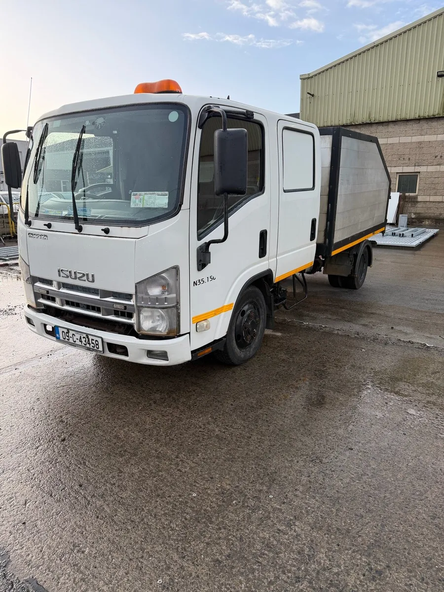 Isuzu NPR - Image 2