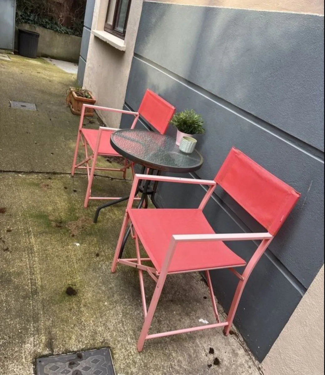 2 x fold up garden chairs - Image 1