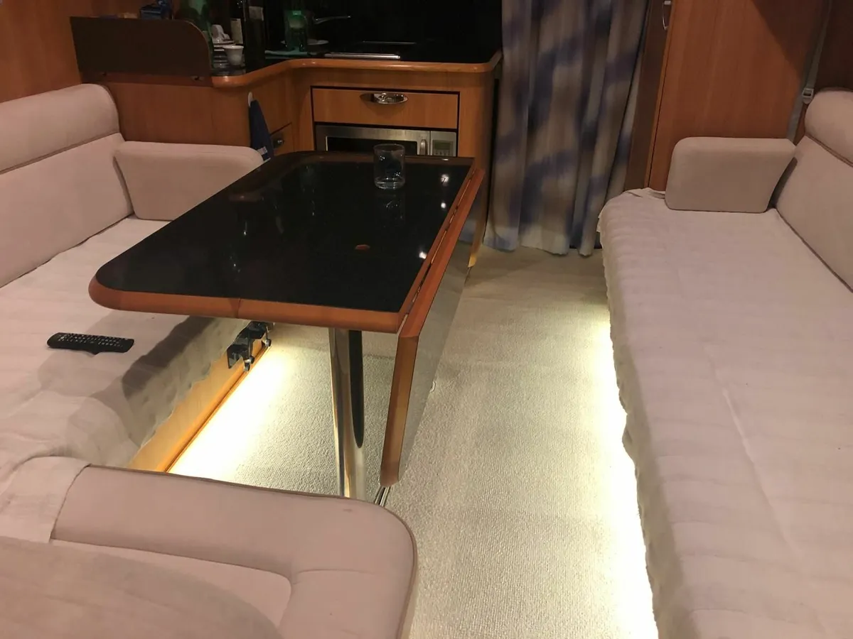 luxuriously equipped Greenline 33 Hybrid - Image 4